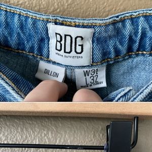 BDG Dillion 90’s High Waist raw hem button fly slim Straight leg mom Jeans